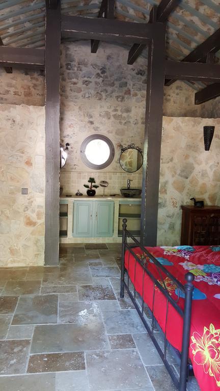 Le Donjon Des Combes Et Son Spa Fayence Habitación foto