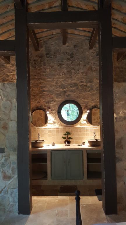 Le Donjon Des Combes Et Son Spa Fayence Habitación foto