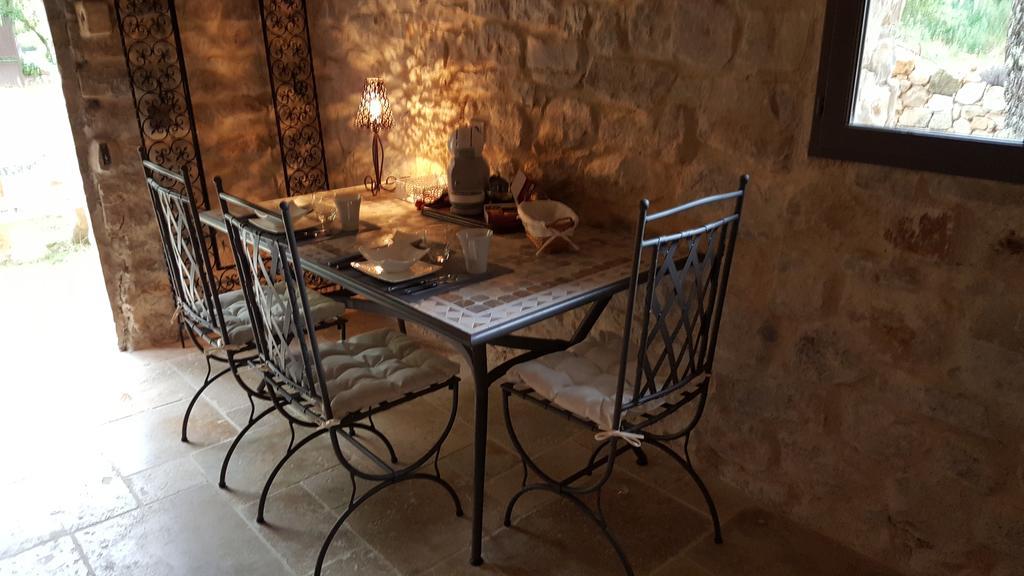 Le Donjon Des Combes Et Son Spa Fayence Habitación foto